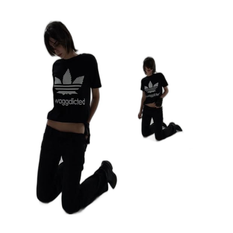 Remera WAGGDICTED (negra)
